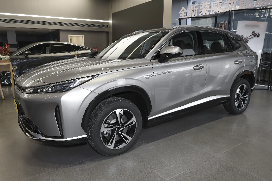 AI-老司机亲测：10万级混动SUV！荣威D5X DMH凭啥让我“墙裂”选择？254.png